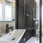 New York à Moderne Avec Salle De Bain Privée Spacieuse, Check In Autonome, 2eme Etage Affittacamere Liegi