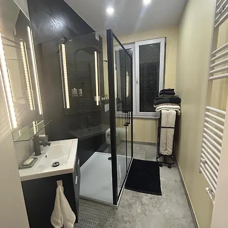 New York à Moderne Avec Salle De Bain Privée Spacieuse, Check In Autonome, 2eme Etage