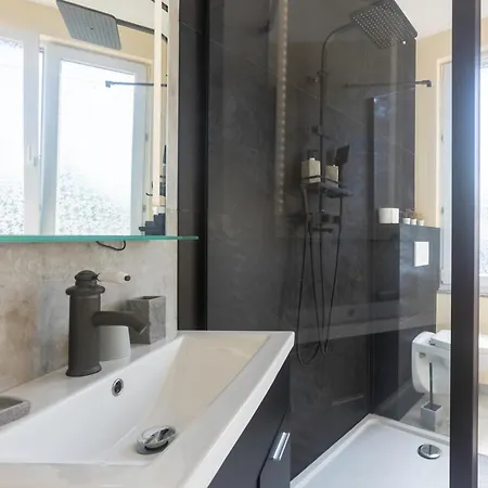 Chambre Climatisee New York, Moderne Avec Salle De Bain Privee Spacieuse, Check In Autonome, 2Eme Etage Pensjonat Liège