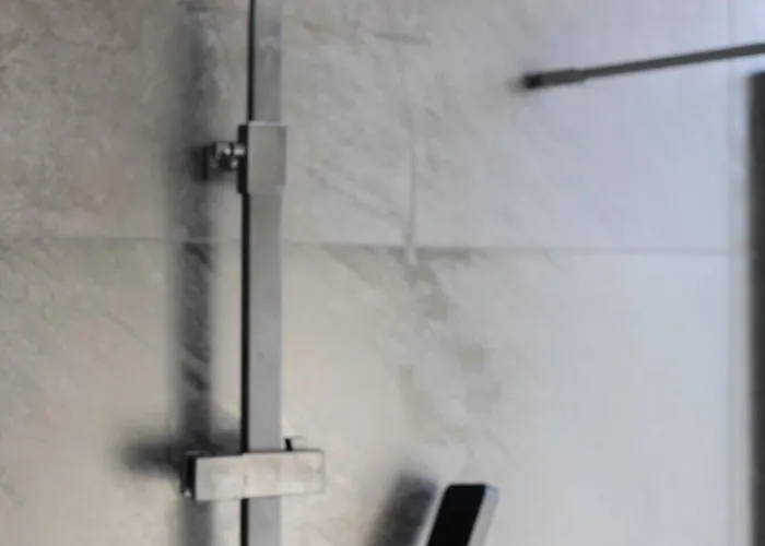 New York A Moderne Avec Salle De Bain Privee Spacieuse, Check In Autonome, 2eme Etage 列日